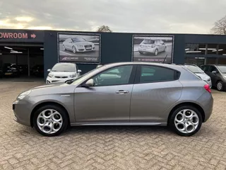 Alfa Romeo Giulietta 1.4 T Sprint 5-deurs Automaat - Airco ecc - Cruise - Navi - Bluetooth/handsfree - Led-dagrijverlichting - Pdc