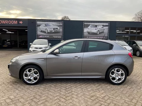 Alfa Romeo Giulietta 1.4 T Sprint 5-deurs Automaat - Airco ecc - Cruise - Navi - Bluetooth/handsfree - Led-dagrijverlichting - Pdc