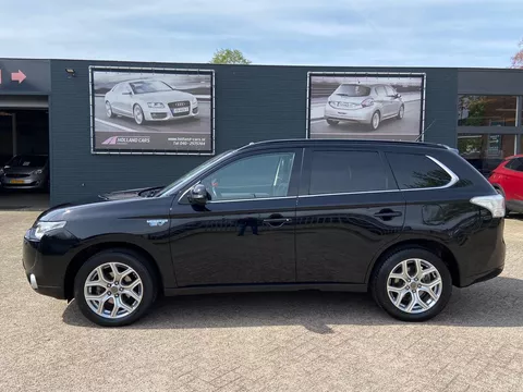 Mitsubishi Outlander 2.0 PHEV instyle+ 130.645 Kilometer n.a.p - Airco ecc - Cruise - Camera - Leer - Schuif/kanteldak - Trekhaak