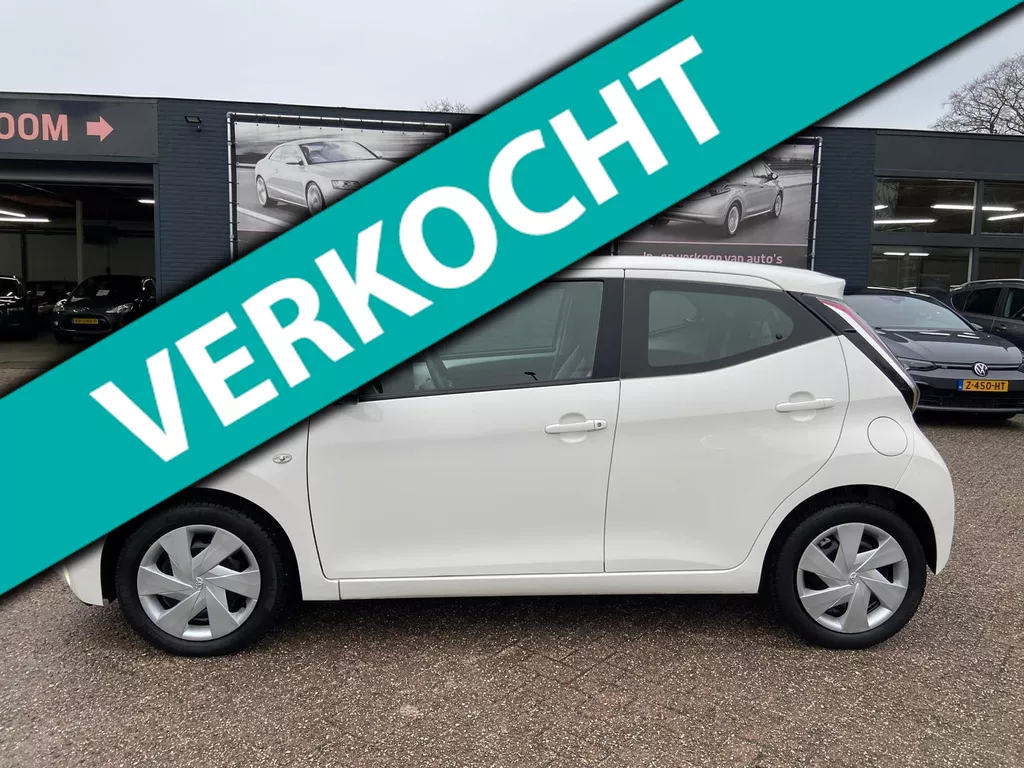 Toyota Aygo 1.0 VVT-i x-play 5-deurs - Airco - Bluetooth/handsfree - Achteruitrijcamera - Leddagrijverlichting - Elektrisch pakket