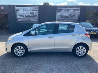 Toyota Yaris 1.3 VVT-i Aspiration 5-deurs - Airco ecc - Cruise - Camera - Afneembare trekhaak