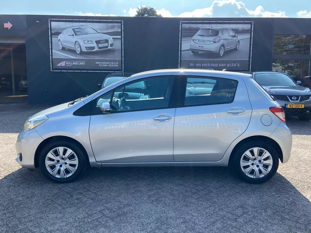 Toyota Yaris 1.3 VVT-i Aspiration 5-deurs - Airco ecc - Cruise - Camera - Afneembare trekhaak
