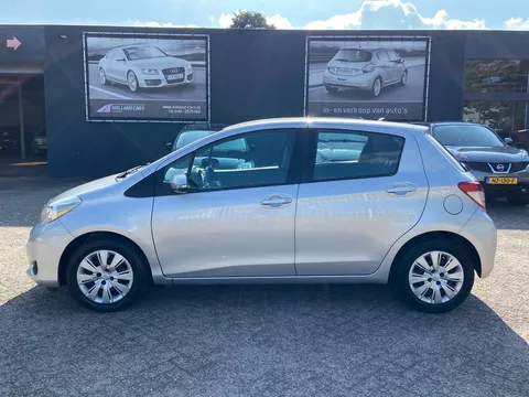 Toyota Yaris 1.3 VVT-i Aspiration 5-deurs - Airco ecc - Cruise - Camera - Afneembare trekhaak
