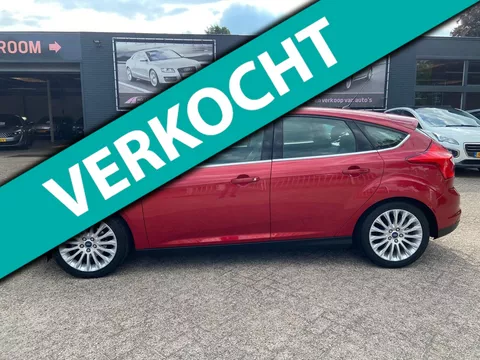 Ford Focus 1.6 TI-VCT First Edition 5-deurs - Airco ecc - Cruise - Keyless go - 17 inch l.m velgen - Stoelverwarming - Trekhaak