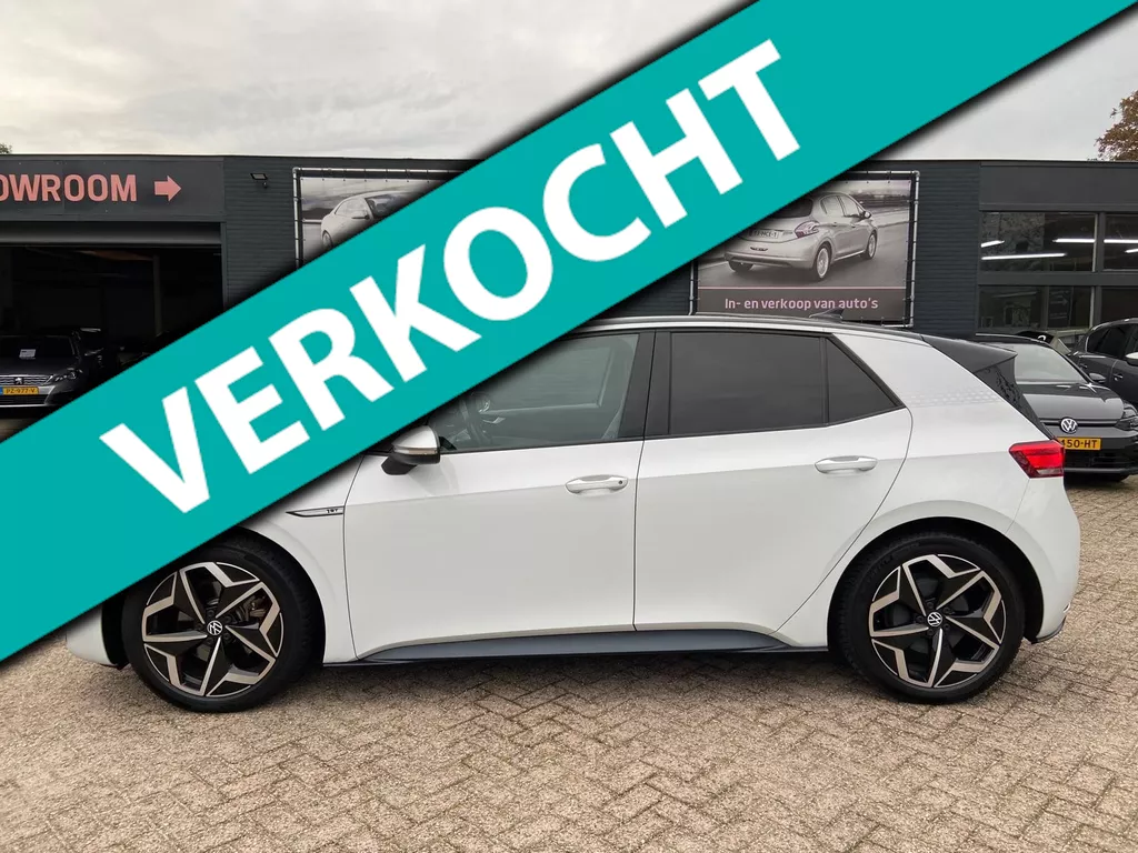 Volkswagen ID.3 First Plus 58 kWh - Airco ecc - Apple carplay/android - Stoelverwarming - Camera - Trekhaak - L.m velgen - Pdc v+a