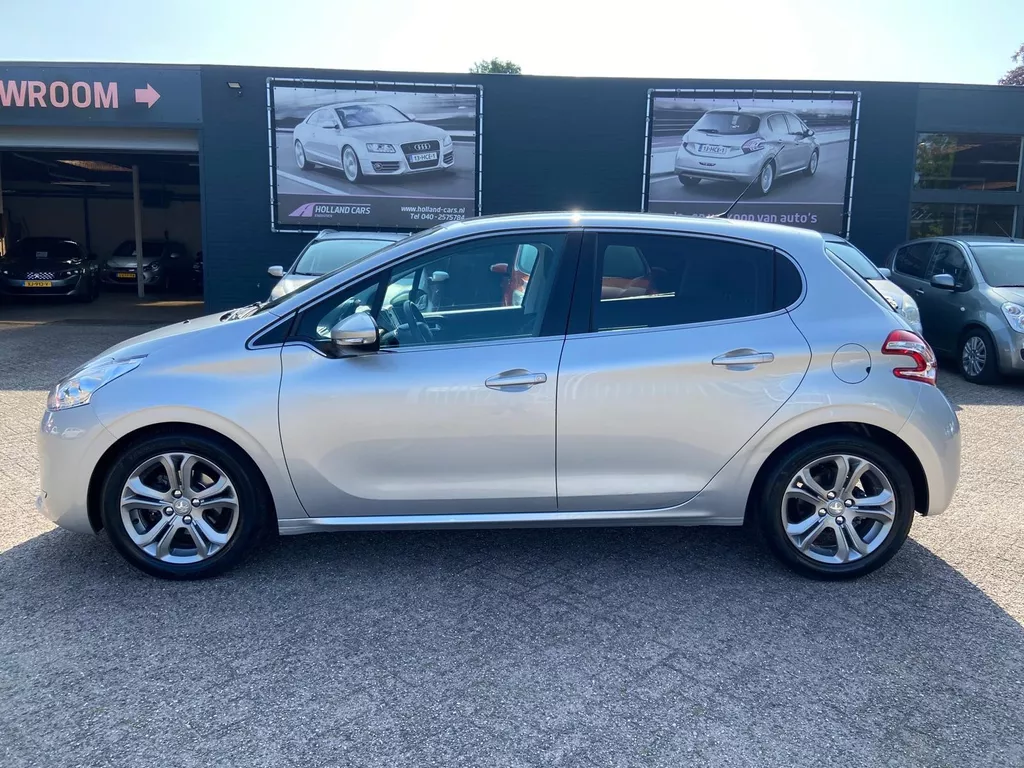Peugeot 208 1.6 VTi Allure Automaat - 61.564 Kilometer n.a.p - Airco ecc - Cruise - Panoramadak - Bluetooth/handsfree - Trekhaak