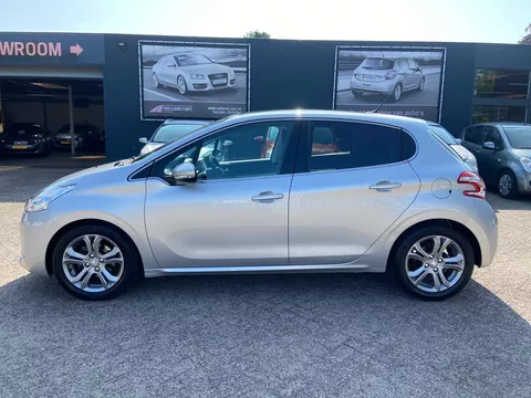 Peugeot 208 1.6 VTi Allure Automaat - 61.564 Kilometer n.a.p - Airco ecc - Cruise - Panoramadak - Bluetooth/handsfree - Trekhaak