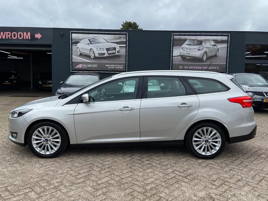 Ford Focus Wagon 1.0 Titanium 125 Pk - Airco ecc - Cruise - Camera - Bluetooth/handsfree - Trekhaak - 17 inch l.m velgen - v+a Pdc